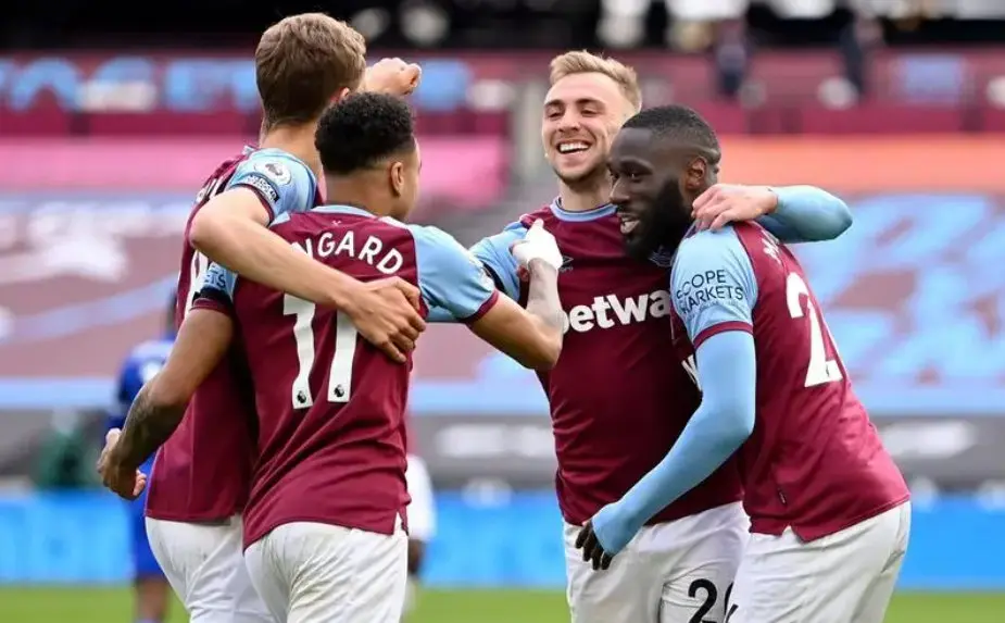 英超冲刺阶段走向成谜，里昂迎来里程碑，媒体盛赞，医务组通报恢复(翻花绳巴黎铁塔图解)