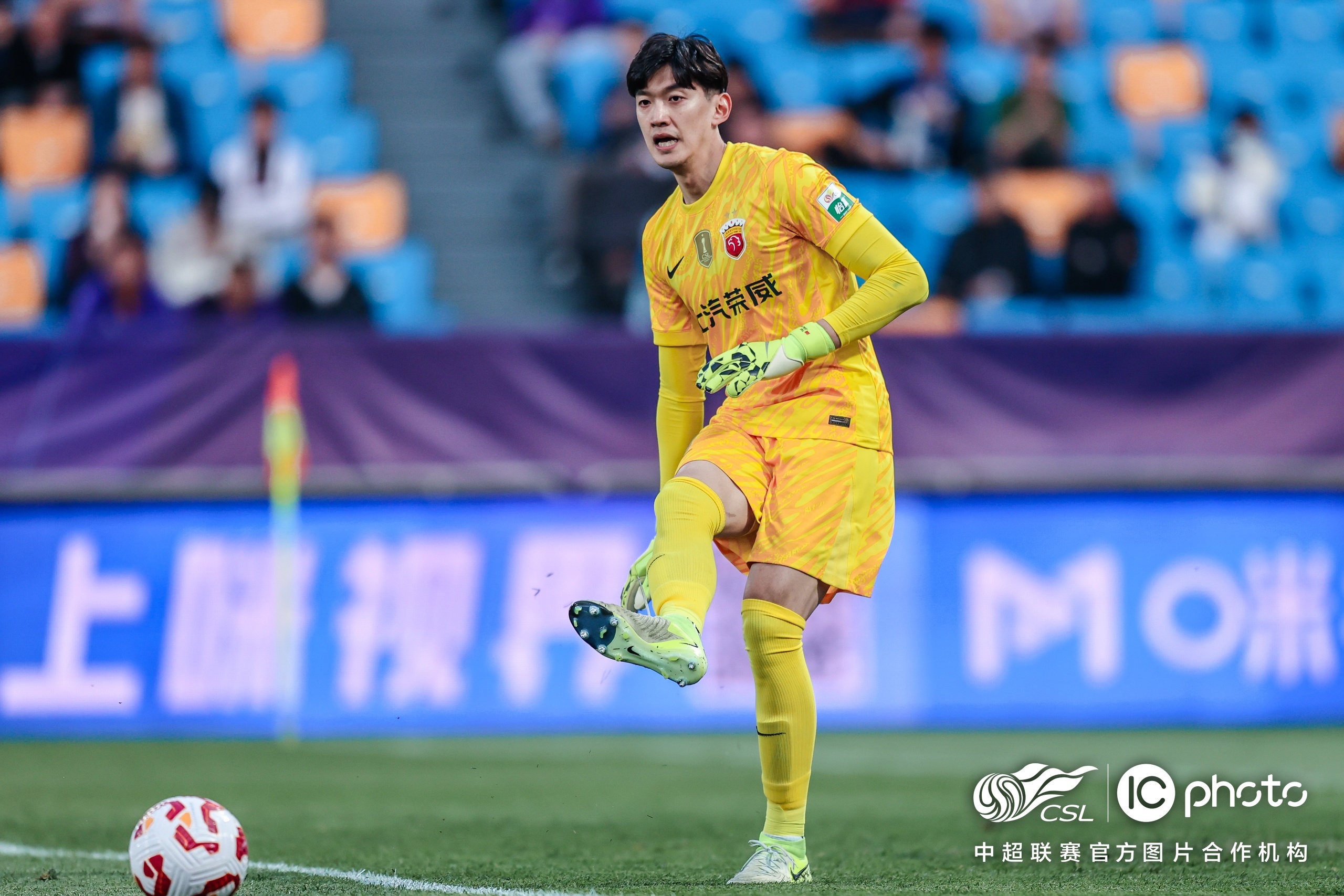 云开体育官网冲刺阶段里昂备战葡超；队长鼓劲细节曝光；态度坚定；赛季目标并未改变的简单介绍