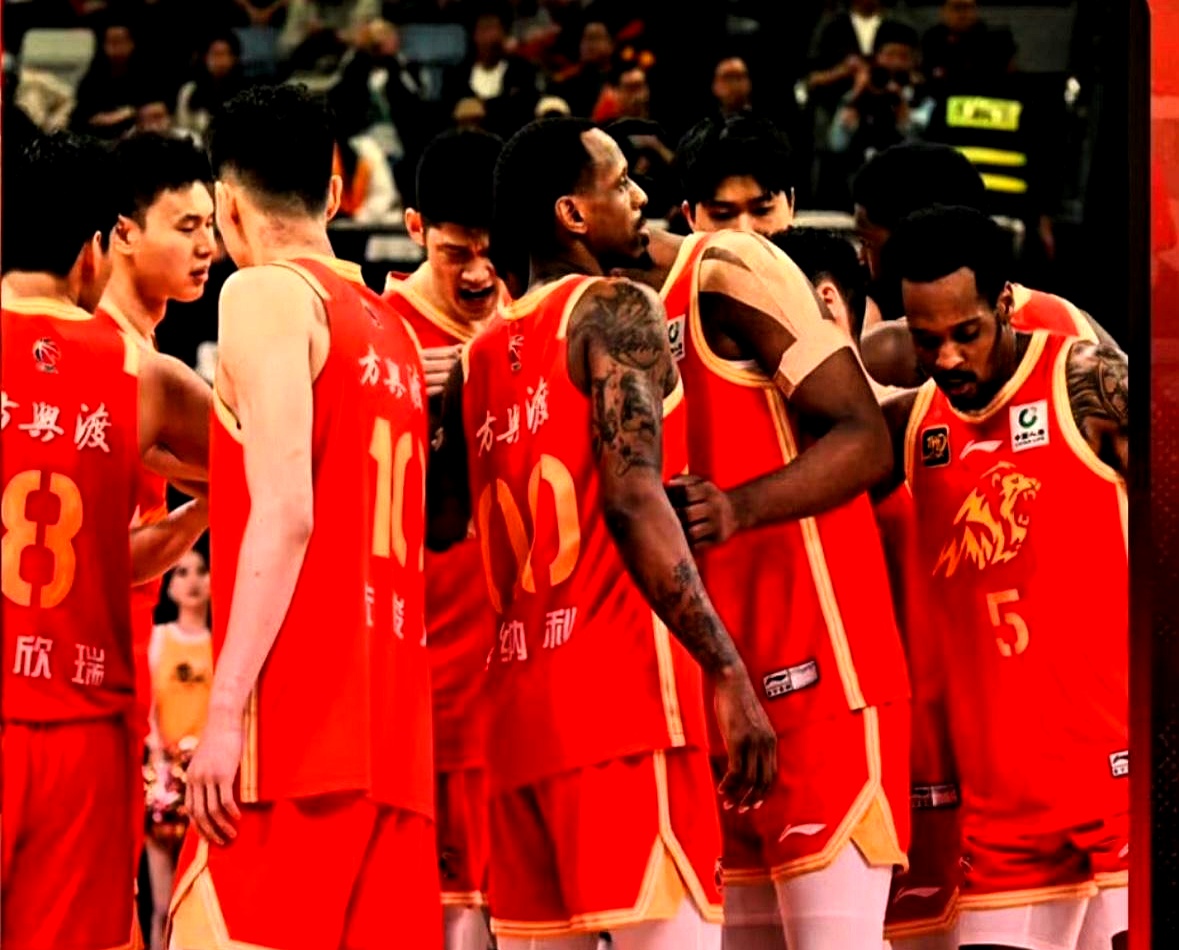 云开体育巴塞罗那训练开放日；关键时刻篮板制胜引欢呼；CBA季后赛在即；阵容厚度经受考验的简单介绍