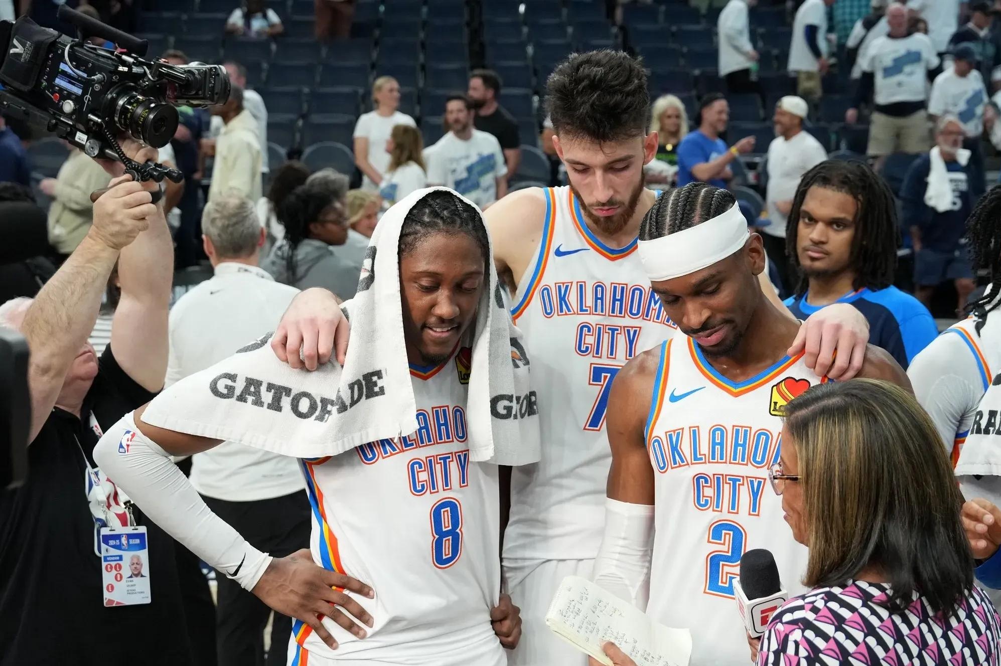 巴塞罗那训练开放日；关键时刻篮板制胜引欢呼；CBA季后赛在即；阵容厚度经受考验的简单介绍